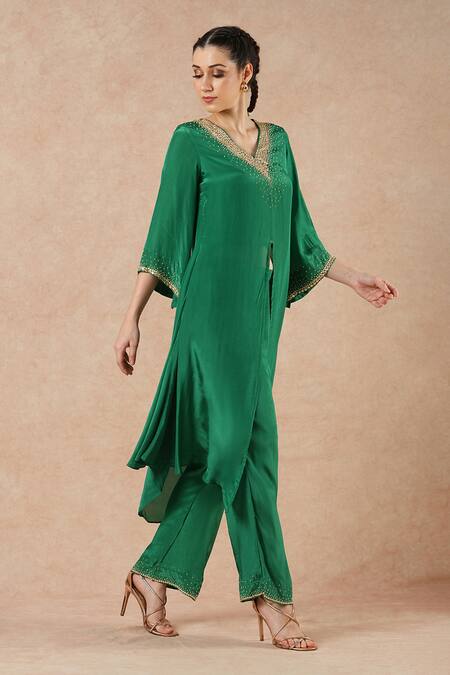 Shop Dori & CO. Emerald Green Embroidery V-neck Silk Crepe Kurta Set Online at Aza Fashions Shop_Dori & CO._Emerald Green Embroidery V-neck Silk Crepe Kurta Set _Online_at_Aza_Fashions