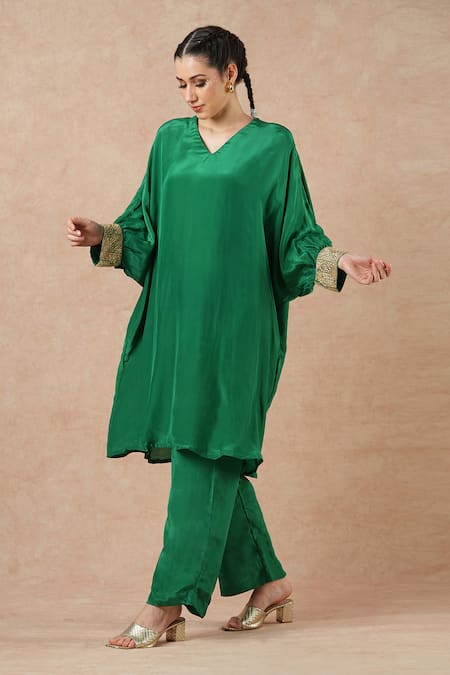 Shop_Dori & CO._Emerald Green Embroidery V-neck Silk Crepe Kurta And Pant Set _Online_at_Aza_Fashions