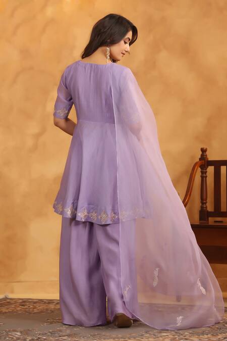 Shop Anshu Wadhwa Mauve Chanderi, Muslin, Organza Embroidery Split V-neck Kurta Set With Dupatta at Aza Fashions Shop_Anshu Wadhwa_Mauve Chanderi, Muslin, Organza Embroidery Split V-neck Kurta Set With Dupatta_at_Aza_Fashions