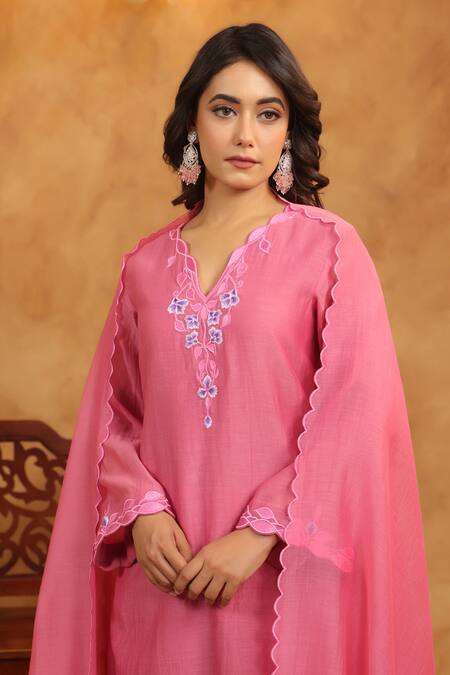 Anshu Wadhwa_Peach Chanderi, Cotton Embroidery V-neck Pink Kurta Set _Online_at_Aza_Fashions