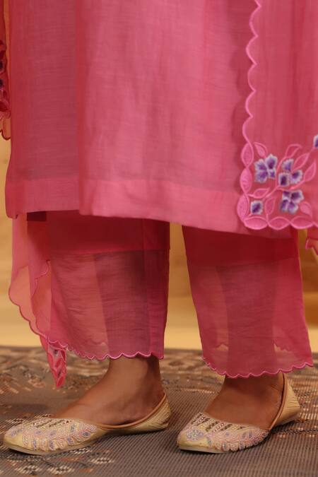 Buy_Anshu Wadhwa_Peach Chanderi, Cotton Embroidery V-neck Pink Kurta Set _Online_at_Aza_Fashions