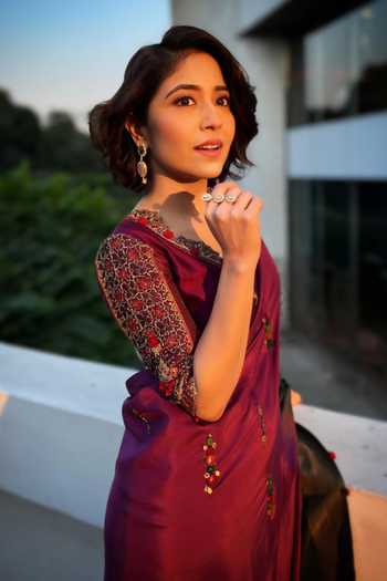 Medha_Purple Silk Embroidery V-neck And Green Handwoven Saree & Blouse Set _Online_at_Aza_Fashions