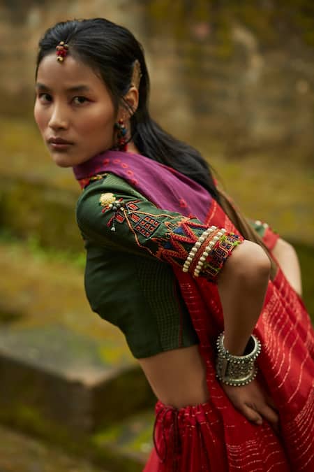 Medha Green Silk, Chiffon Beads, Zari V-neck Red And Handwoven Chaniya Choli Set Online at Aza Fashions Medha_Green Silk, Chiffon Beads, Zari V-neck Red And Handwoven Chaniya Choli Set _Online_at_Aza_Fashions