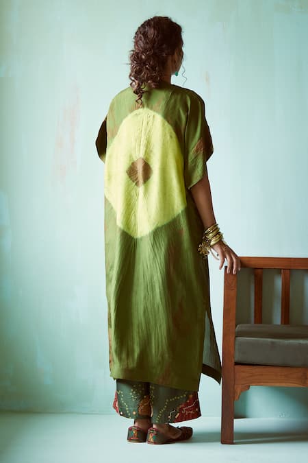 Shop Medha Green Chanderi Embroidery Collared Handcrafted Tunic And Pant Set at Aza Fashions Shop_Medha_Green Chanderi Embroidery Collared Handcrafted Tunic And Pant Set _at_Aza_Fashions