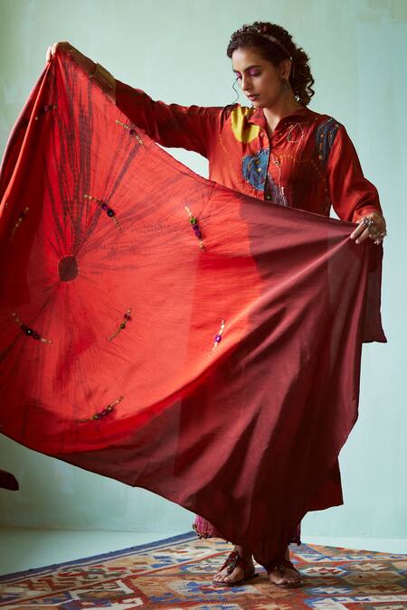 Shop Medha Orange Silk Embroidery Bright And Maroon Handcrafted Dupatta Online at Aza Fashions Shop_Medha_Orange Silk Embroidery Bright And Maroon Handcrafted Dupatta _Online_at_Aza_Fashions