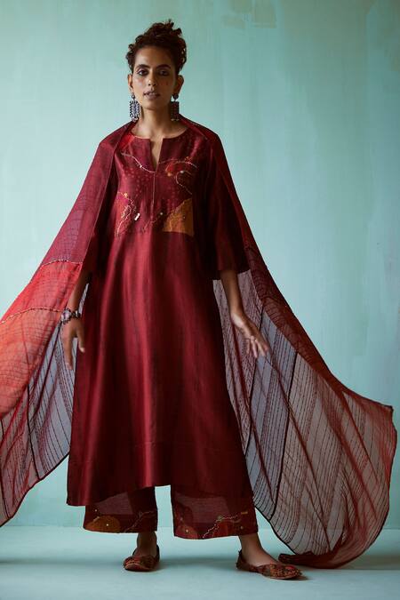 Buy_Medha_Red Chiffon Embroidery Textured Dupatta Set _Online_at_Aza_Fashions