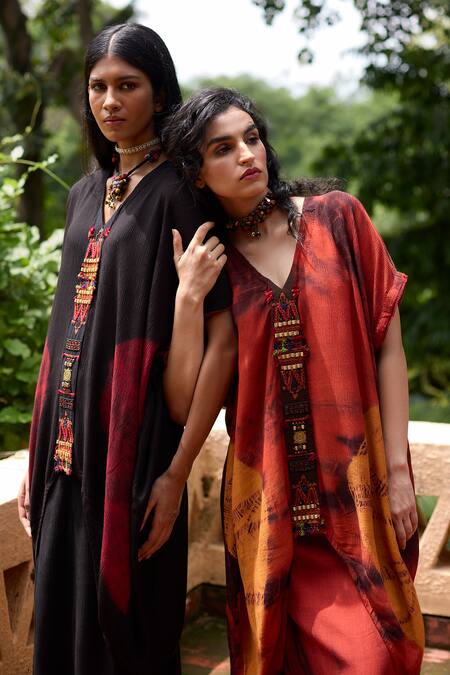 Buy_Medha_Orange Chiffon, Satin Beads, Embroidery V-neck Crinkled Kurta Set _Online_at_Aza_Fashions