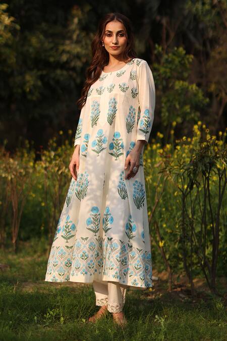 Buy_Nazar By Indu_Ivory Cotton Embroidery Round Neck Floral Kurta Set _Online_at_Aza_Fashions