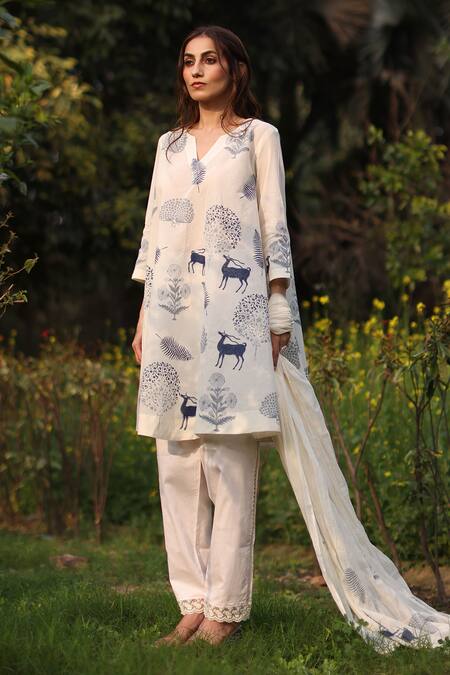 Buy_Nazar By Indu_Ivory Cotton Split V-neck Printed Kurta Set _Online_at_Aza_Fashions