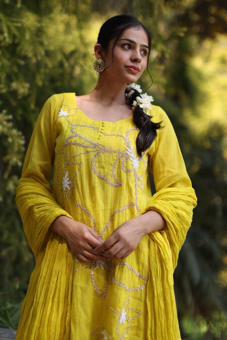 Shop_Nazar By Indu_Yellow Muslin Embroidery Round Neck 3 Piece Kurta Set _Online_at_Aza_Fashions