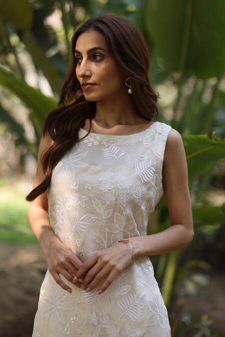 Buy_Nazar By Indu_White Organza, Satin Embroidery Round Neck Kurta And Pant Set _Online_at_Aza_Fashions