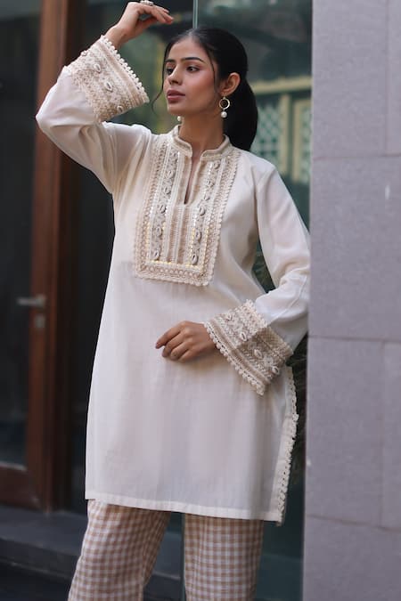 Buy_Nazar By Indu_Ivory Cotton, Georgette Embroidery Split V-neck Kurta Pant Set _Online_at_Aza_Fashions