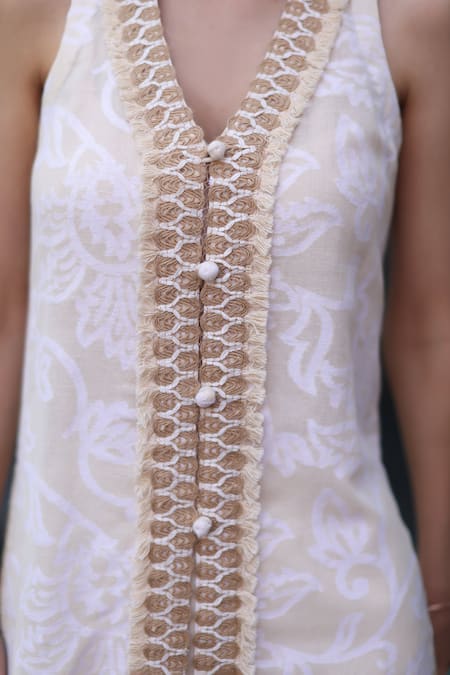 Nazar By Indu_Ivory Cotton Embroidery V-neck Jacquard Kurta And Pant Set _at_Aza_Fashions