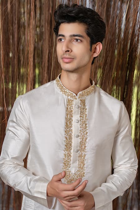 Hilo Design_White Embroidery Kanjivaram Hand Set _Online_at_Aza_Fashions