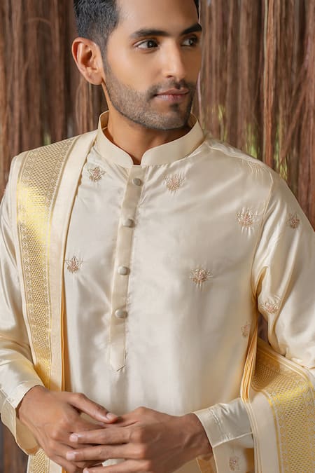 Hilo Design_Cream Embroidery Kanjivaram Set _Online_at_Aza_Fashions