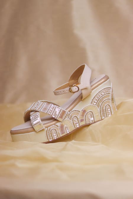 Around Always Ivory Embroidery Designer Dwaar Wedges 