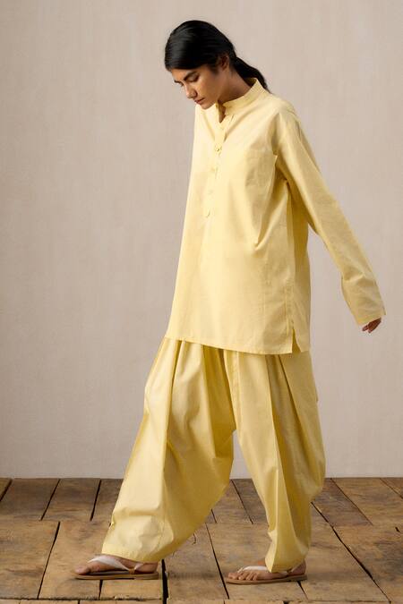 Buy_Ituvana_Yellow Cotton Applique Mandarin Collar Deepa Kurta Set _Online_at_Aza_Fashions