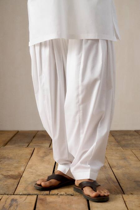 Shop_Ituvana_White Cotton Applique Pathani Kurta Set 