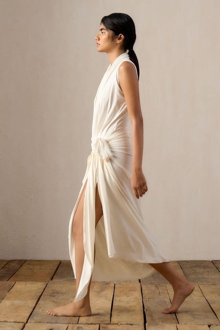 Ituvana White Jersey V-neck Kaya Skirt Set at Aza Fashions Ituvana_White Jersey V-neck Kaya Skirt Set _at_Aza_Fashions