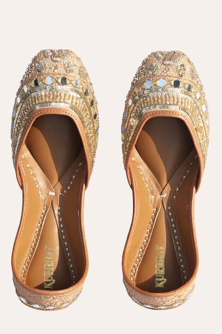 Kurrbat Sunheri Designer Juttis 