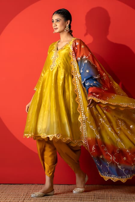 Yuvraani Jaipur_Yellow Silk, Crepe, Organza Embroidery V-neck Designer Kurta Set With Dupatta _Online_at_Aza_Fashions