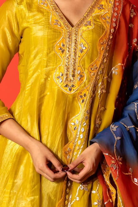 Buy_Yuvraani Jaipur_Yellow Silk, Crepe, Organza Embroidery V-neck Designer Kurta Set With Dupatta 