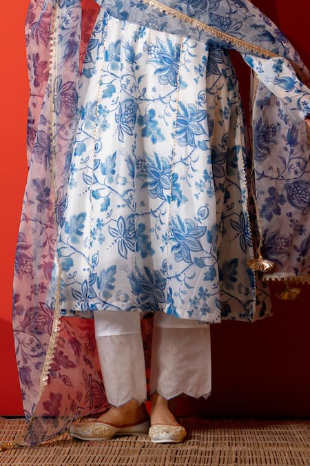 Shop_Yuvraani Jaipur_Ivory Chanderi, Cambric, Cotton, Organza Embroidery V-neck And Blue Kurta Set _Online_at_Aza_Fashions