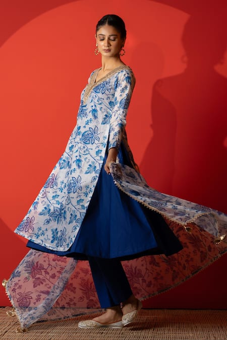 Buy_Yuvraani Jaipur_Ivory Chanderi, Cambric, Cotton, Organza Embroidery, Tassels Floral Kurta Set _Online_at_Aza_Fashions