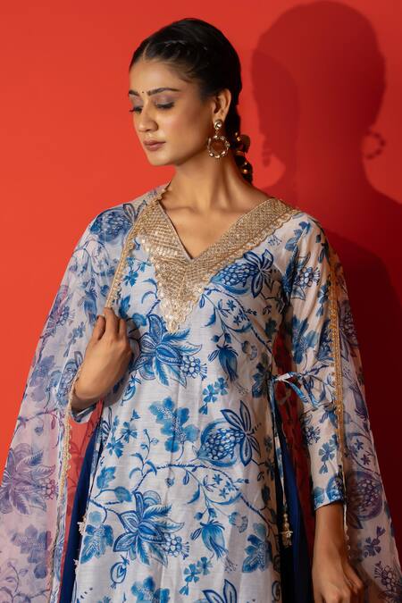 Shop_Yuvraani Jaipur_Ivory Chanderi, Cambric, Cotton, Organza Embroidery, Tassels Floral Kurta Set _Online_at_Aza_Fashions
