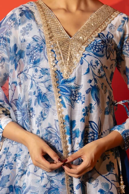 Buy_Yuvraani Jaipur_Ivory Chanderi, Cambric, Cotton, Organza Embroidery, Tassels Floral Kurta Set 