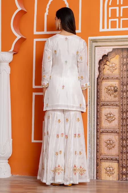 Yuvraani Jaipur_Ivory Silk, Shantoon, Organza Embroidery V-neck Kurta Sharara Set _Online_at_Aza_Fashions
