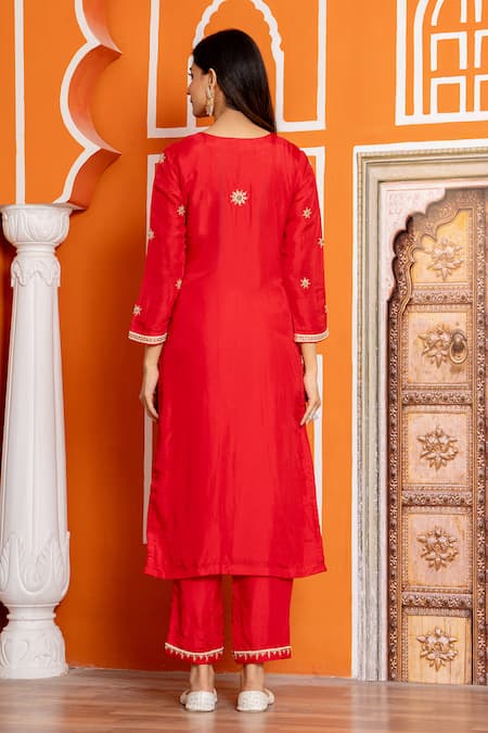 Yuvraani Jaipur_Red Silk, Shantoon, Organza Sequins, Tassels, Embroidery Kurta Pant Dupatta Set _Online_at_Aza_Fashions