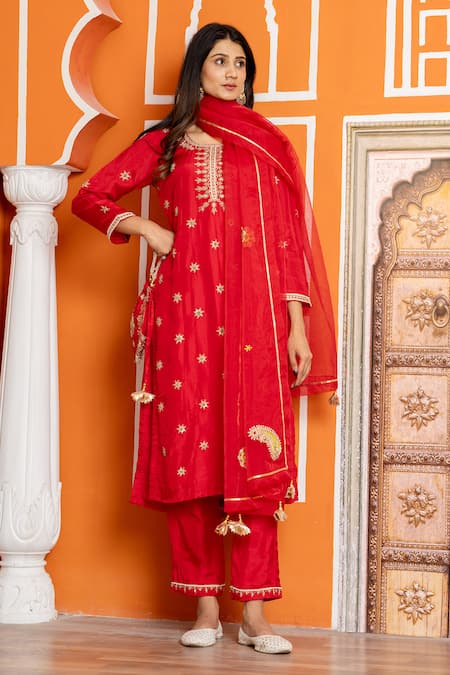Yuvraani Jaipur Embroidered Red Kurta Pant Dupatta Set 