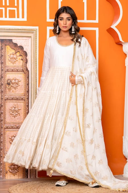 Yuvraani Jaipur_Ivory Muslin, Shantoon, Chinon, Chiffon Designer Anarkali Set With Dupatta _at_Aza_Fashions