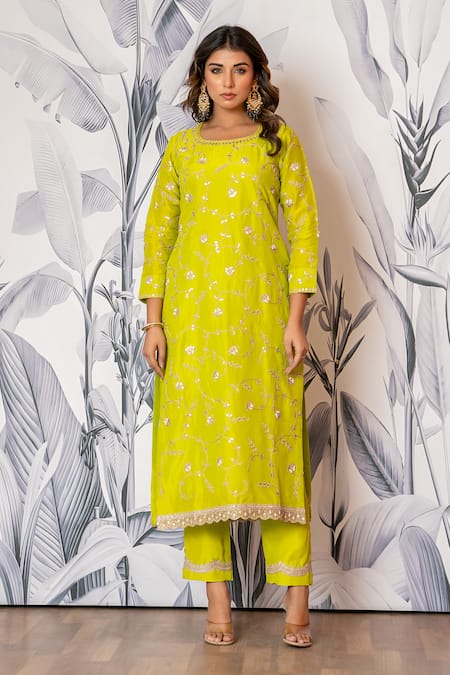 Buy_Yuvraani Jaipur_Green Silk, Shantoon, Organza Embroidery Designer Kurta Set With Dupatta And Potli _Online_at_Aza_Fashions