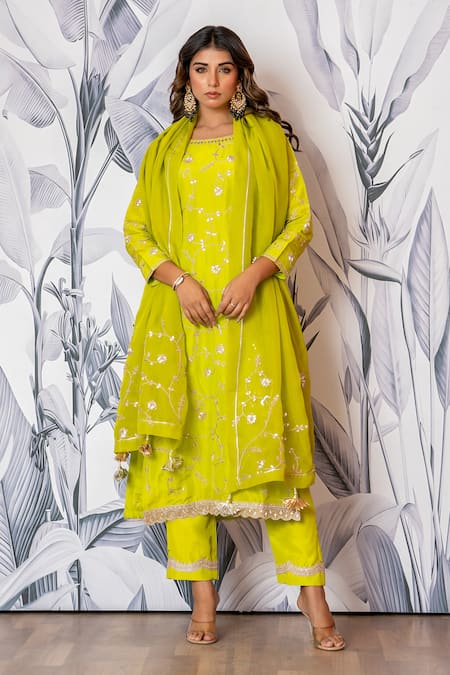 Shop_Yuvraani Jaipur_Green Silk, Shantoon, Organza Embroidery Designer Kurta Set With Dupatta And Potli _Online_at_Aza_Fashions