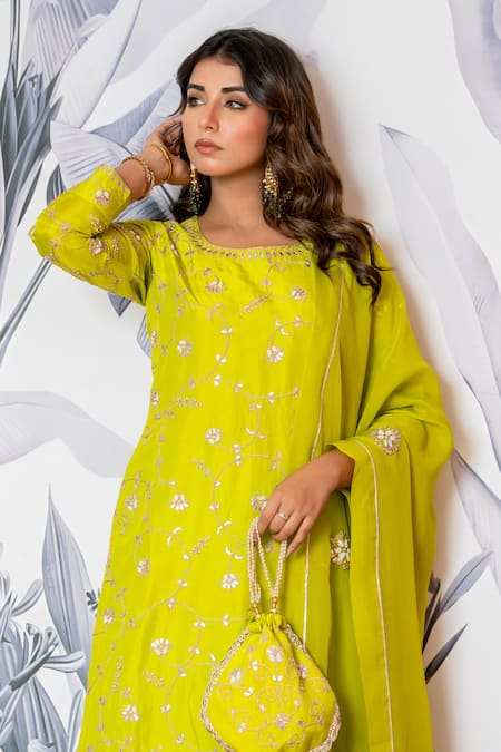 Buy_Yuvraani Jaipur_Green Silk, Shantoon, Organza Embroidery Designer Kurta Set With Dupatta And Potli 