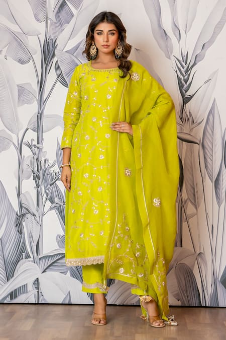 Shop_Yuvraani Jaipur_Green Silk, Shantoon, Organza Embroidery Designer Kurta Set With Dupatta And Potli 