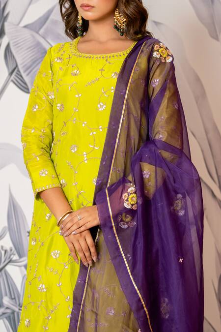 Buy_Yuvraani Jaipur_Green Silk, Shantoon, Organza Embroidery Round Designer Kurta Set With Dupatta _Online_at_Aza_Fashions