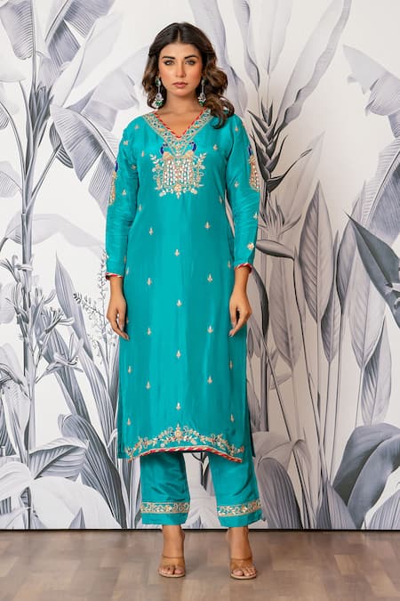 Shop_Yuvraani Jaipur_Blue Silk, Shantoon, Organza Sequins, Embroidery V-neck Kurta Set With Dupatta _Online_at_Aza_Fashions