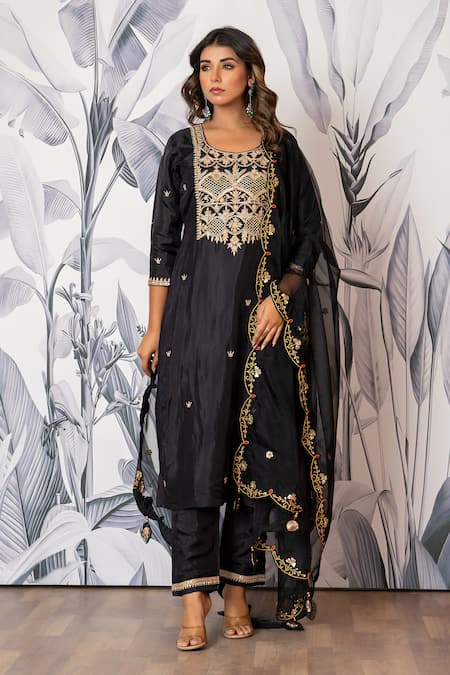 Yuvraani Jaipur Black Embroidered Kurta Pant Dupatta Set 