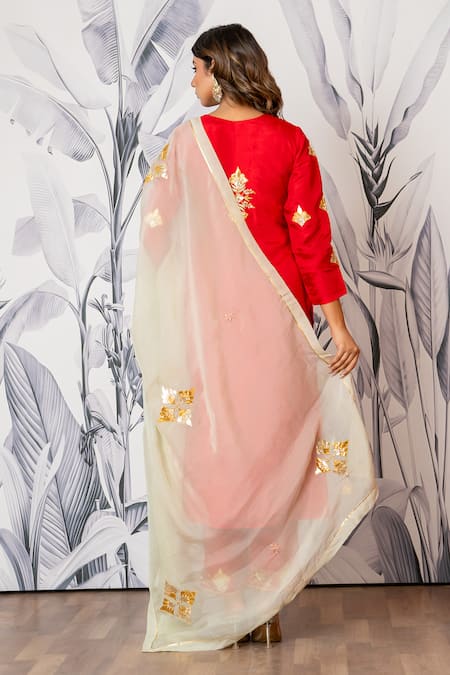 Yuvraani Jaipur_Red Silk, Shantoon, Organza Sequins, Designer Kurta Set With Dupatta _Online_at_Aza_Fashions