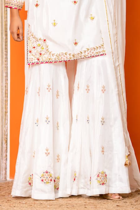 Yuvraani Jaipur_Ivory Silk, Organza, Shantoon Embroidery Round Neck Kurta Sharara Set _Online_at_Aza_Fashions