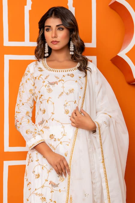 Yuvraani Jaipur_Ivory Silk, Shantoon, Organza Embroidery Round Neck Kurta Pant Set _at_Aza_Fashions