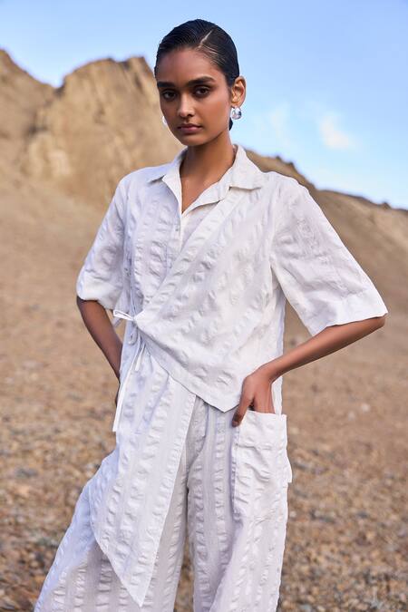 Dash And Dot Off White Cotton Collared Asymmetric Hem Side-tie Set Online at Aza Fashions Dash And Dot_Off White Cotton Collared Asymmetric Hem Side-tie Set _Online_at_Aza_Fashions