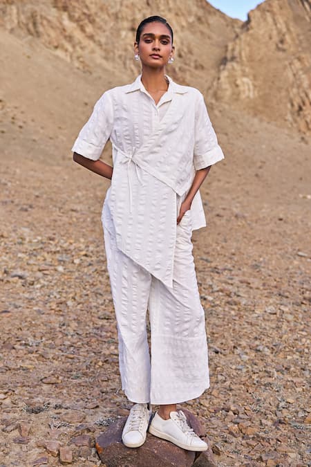Shop Dash And Dot Off White Cotton Collared Asymmetric Hem Side-tie Set Online at Aza Fashions Shop_Dash And Dot_Off White Cotton Collared Asymmetric Hem Side-tie Set _Online_at_Aza_Fashions