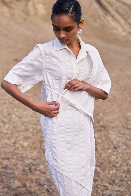 Dash And Dot Off White Cotton Collared Asymmetric Hem Side-tie Set at Aza Fashions Dash And Dot_Off White Cotton Collared Asymmetric Hem Side-tie Set _at_Aza_Fashions