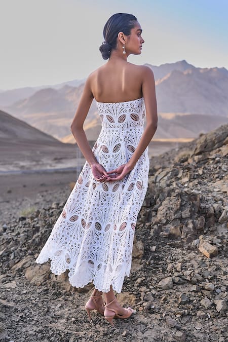 Buy_Dash And Dot_White Polyester Off-shoulder Cutwork Lace Midi Dress 