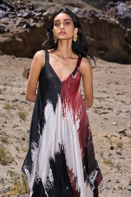 Dash And Dot Multi Color Viscose V-neck Brushstroke Flowing Dress Online at Aza Fashions Dash And Dot_Multi Color Viscose V-neck Brushstroke Flowing Dress _Online_at_Aza_Fashions