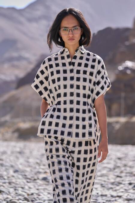 Dash And Dot White Cotton Collared Structured Ikat Set Online at Aza Fashions Dash And Dot_White Cotton Collared Structured Ikat Set _Online_at_Aza_Fashions